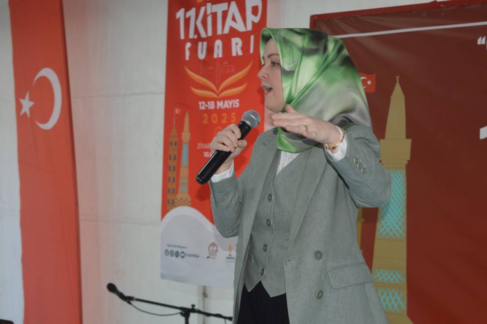 UZMAN PSİKOLOG HATİCE KÜBRA TONGAR: “KUMANDA BİZİM ELİMİZDE, AİLEYİ TEKNOLOJİ DEĞİL İLETİŞİM
