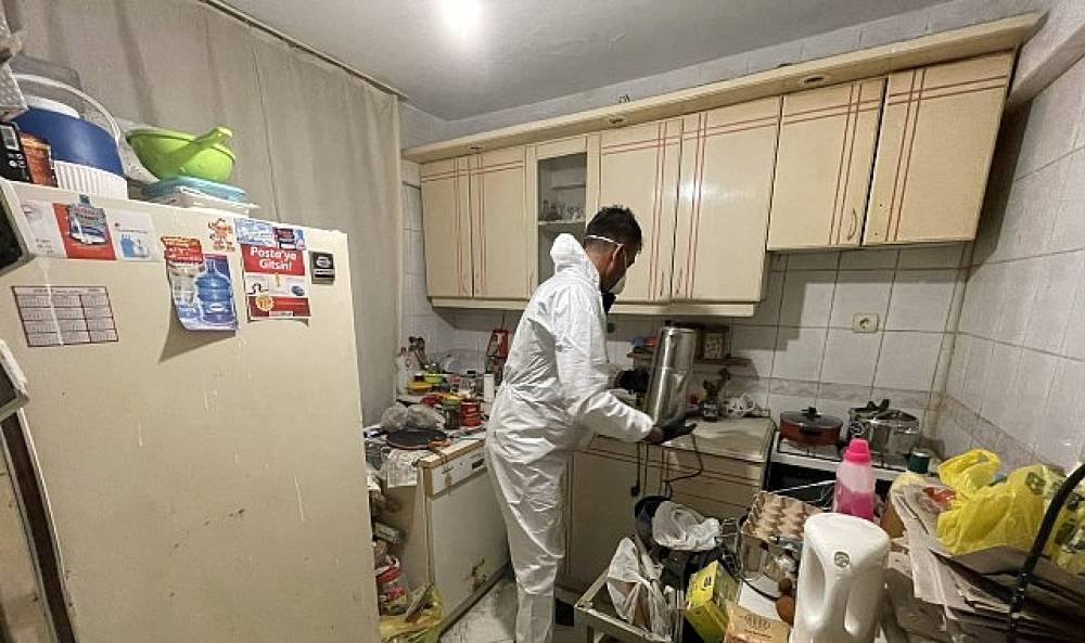 Konak'ta &ccedil;&ouml;p eve ge&ccedil;it verilmedi: 10 ton atık &ccedil;ıkarıldı