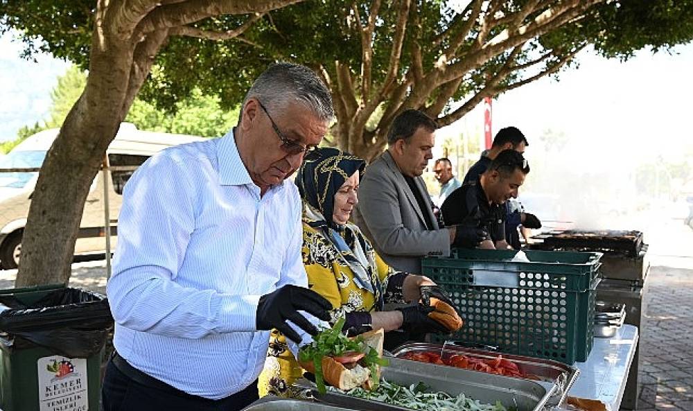 &Ouml;ğrencilere deneme sınavı sonrası mangal partisi 