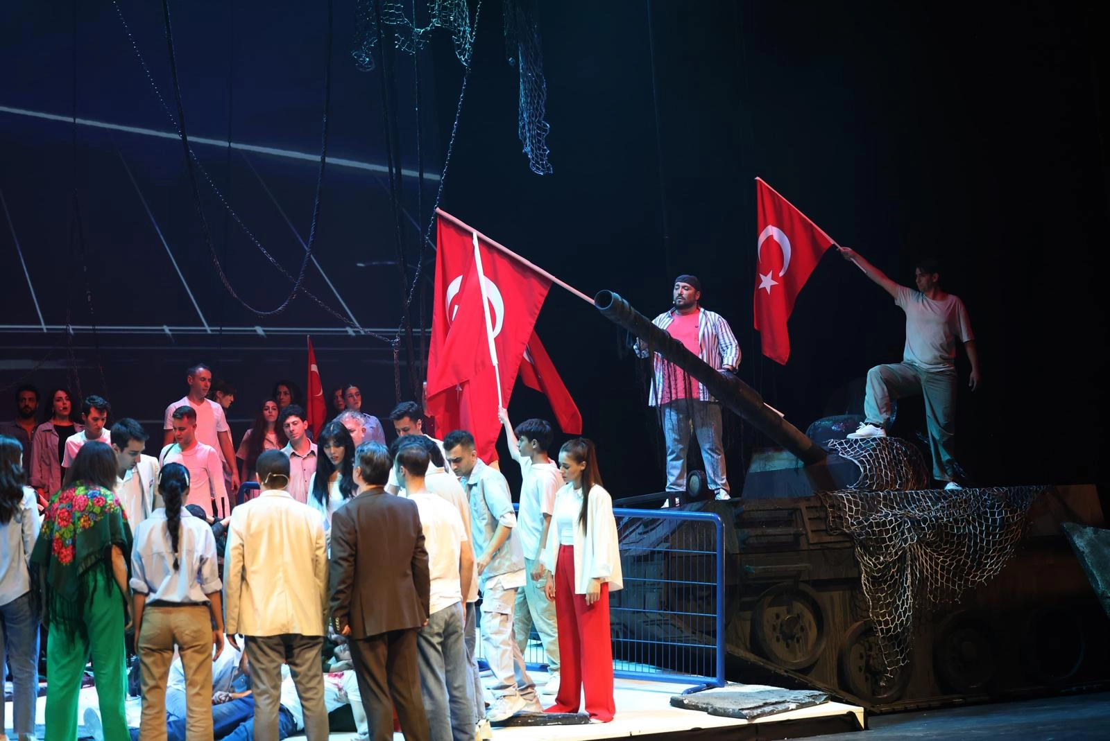 15 Temmuz Destanı: En Uzun Gece Sahnede