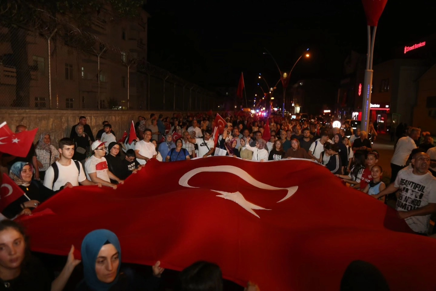 Gölcük'te 15 Temmuz Coşkusu
