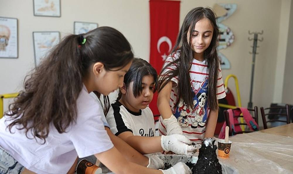 Başkan &Ccedil;er&ccedil;ioğlu'nun &Ccedil;alışmaları ile Aydınlı Minikler Yaz Tatilini Bilimle Ge&ccedil;iriyor