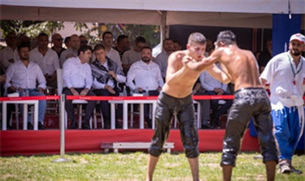  İzmir'de Yağlı Güreşte Büyükşehir Hamlesi 