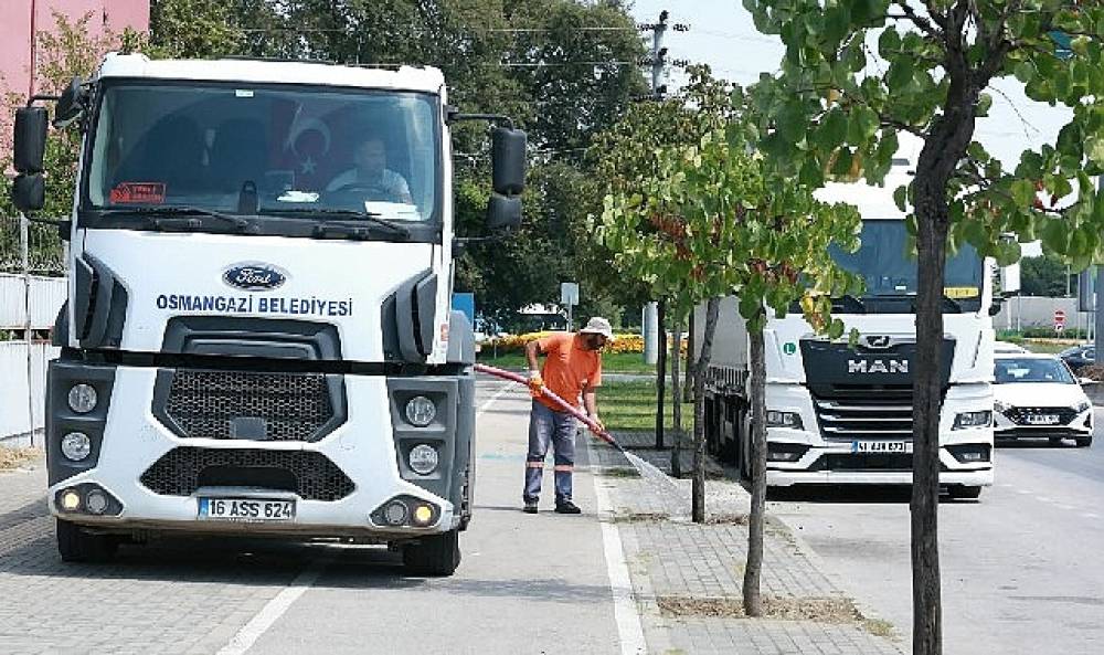 Osmangazi Belediyesi'nden Sıcak Havalarda Yeşil Alanlara Can Suyu&nbsp;