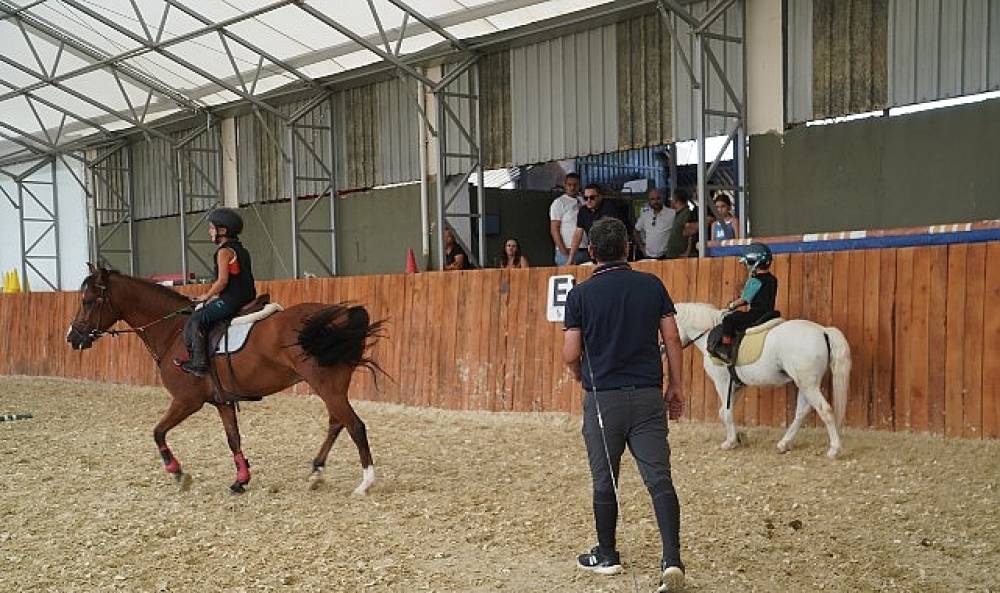 Seferihisar'dan milli takıma: Pony biniciliğinin yeni merkezi Turgut k&ouml;y&uuml;nde kuruldu