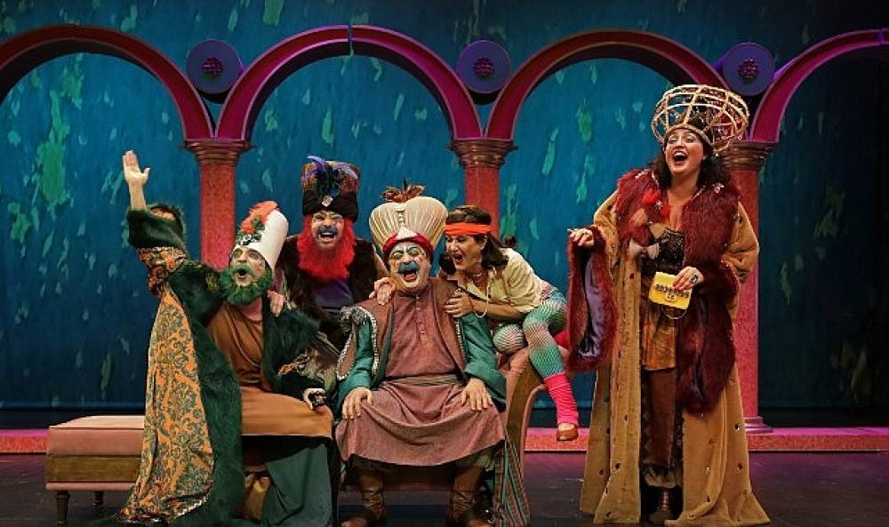 Osmanlı B&uuml;rokrasisine M&uuml;zikal Bir Eleştiri "Haramiler" Engin Alkan Yorumuyla Seyirciyle Buluşuyor