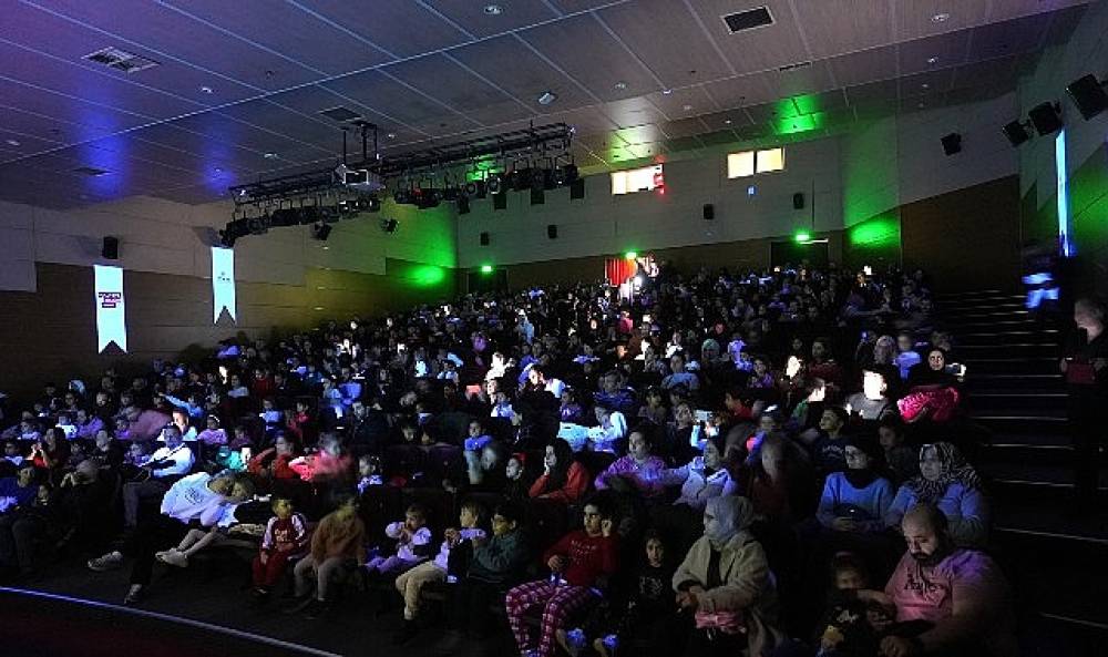 S&ouml;mestirde Maltepeli &Ccedil;ocuklara &ldquo;&Ccedil;izgi Film Tadında Tiyatro"