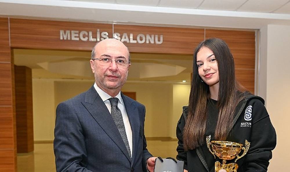 Sel&ccedil;uklu'nun Başarılı Sporcuları Başkan Pekyatırmacı ile Bir Araya Geldi