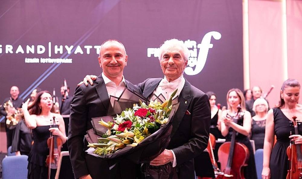 G&uuml;rer Aykal'ın Zafer Konseri Eşliğinde G&ouml;rkemli Bir D&ouml;n&uuml;ş&uuml;m: Grand Hyatt İzmir İstinyePark