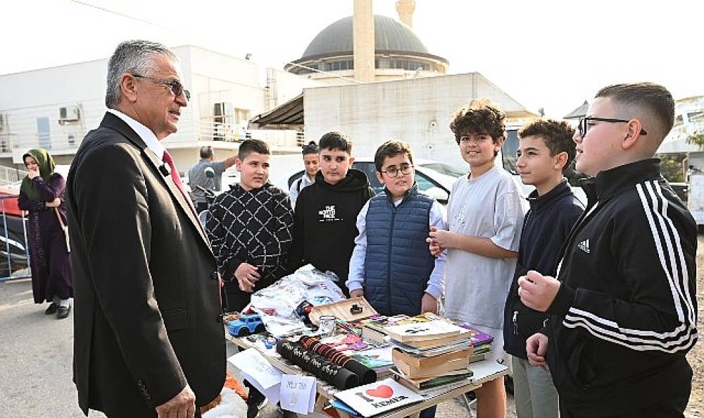 Başkan Topaloğlu'ndan pazar esnafına ziyaret