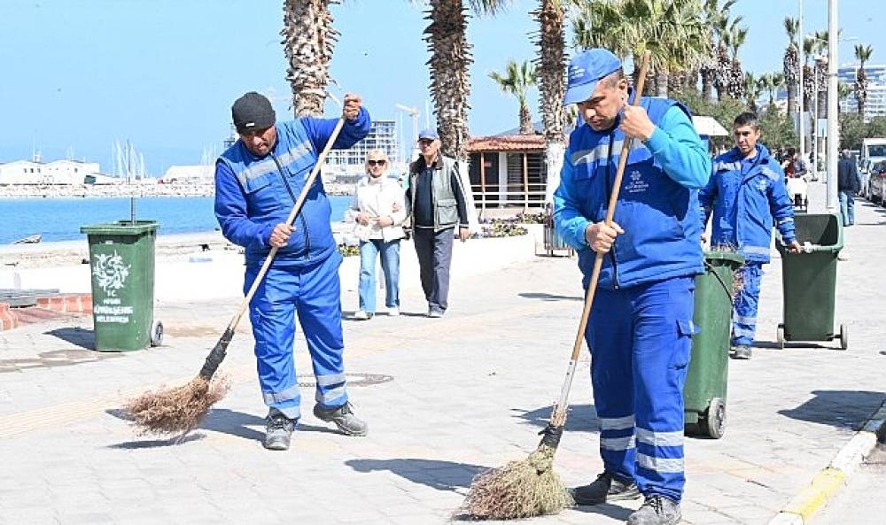 Başkan &Ccedil;er&ccedil;ioğlu'ndan Ramazan Bayramı &Ouml;ncesi Kuşadası'nda Yoğun &Ccedil;alışma