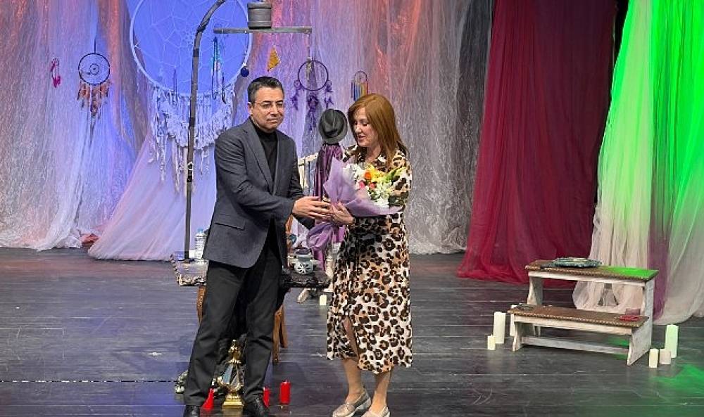 Berna La&ccedil;in'den &Ccedil;ankaya'da Tek Kişilik Dev Performans