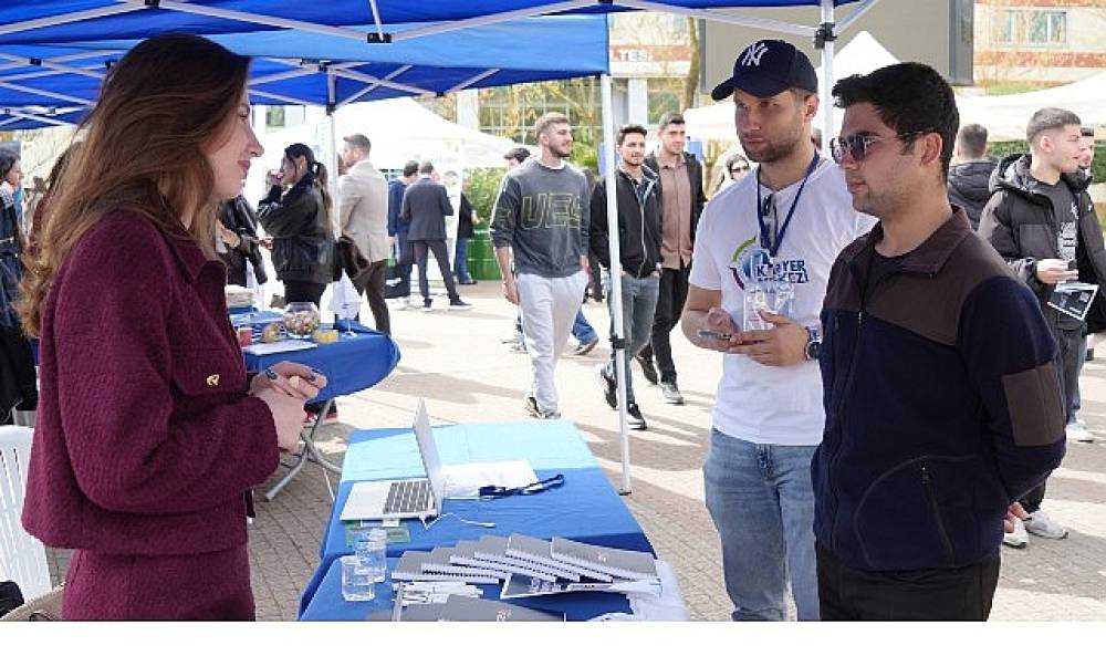Kariyer G&uuml;n&uuml;'nde &ouml;ğrenciler firmalarla bir araya geldi