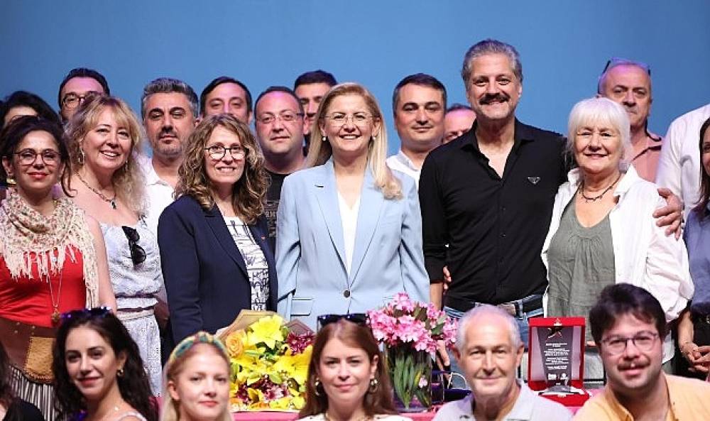 Bakırk&ouml;y Belediye Tiyatroları'ndan B&uuml;y&uuml;k Başarı