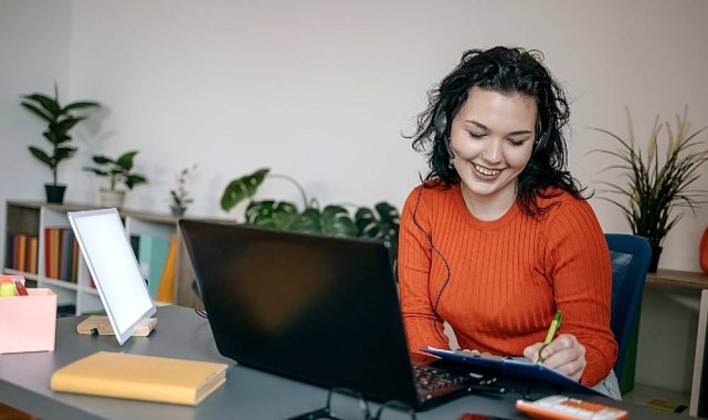 Dil &Ouml;ğreniminde Yapay Zek&acirc; Kullanımı: T&uuml;rk &Ouml;ğretmenler İ&ccedil;in Temel Sorular