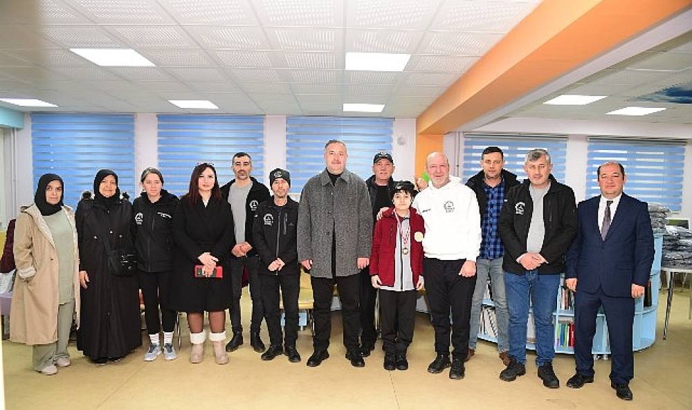 Osmangazi Belediyesi'nden &Ccedil;ocukların İ&ccedil;lerini Isıtan Dayanışma