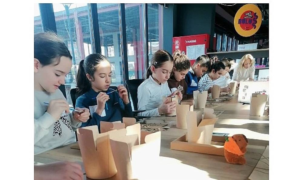 Nil&uuml;fer'de &ccedil;ocuklar sanatla i&ccedil; i&ccedil;e 