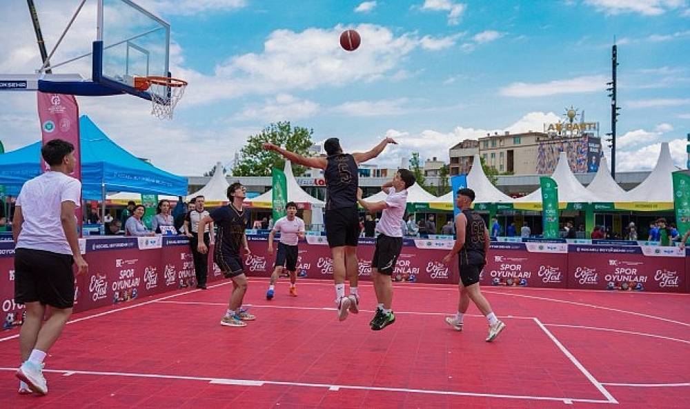 Gen&ccedil;lik enerjisi EnFest'te sahaya yansıyor