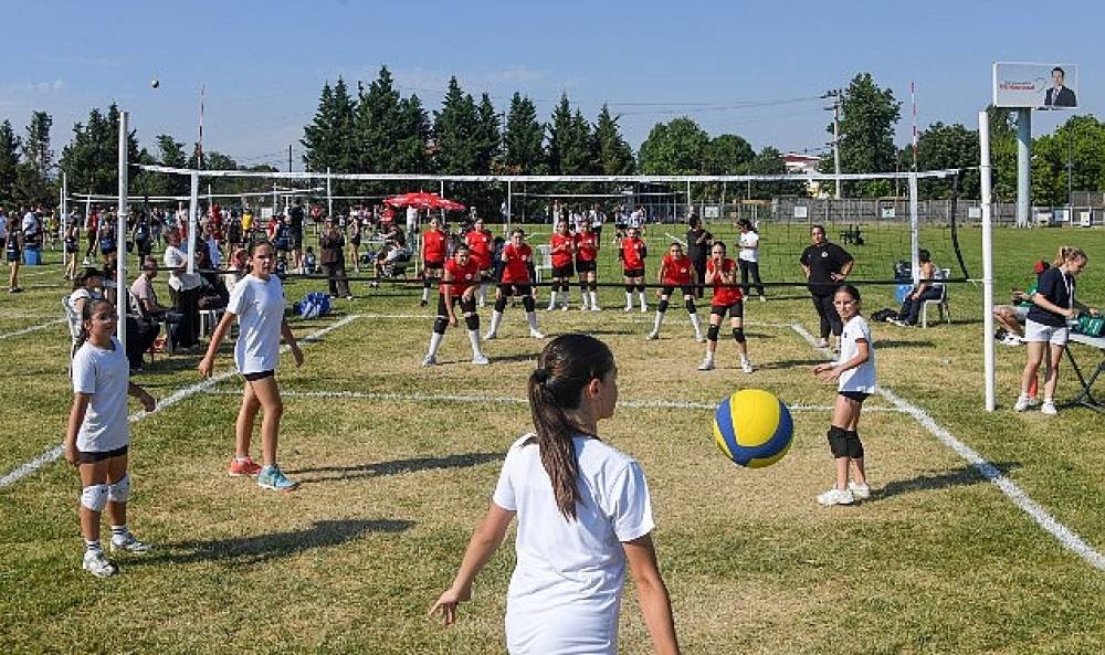 Osmangazi'deki Mini Voleybol Şenliği'nde Spor ve Dostluk Kazandı