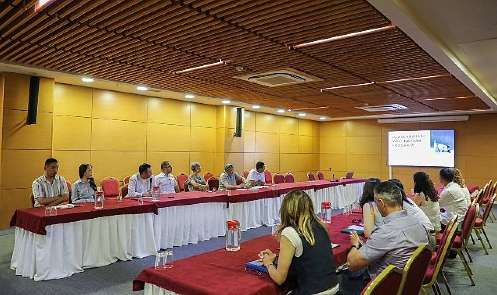 Kırgız heyet Antalya B&uuml;y&uuml;kşehir Belediyesi'nin Mavi Bayrak deneyimini inceledi