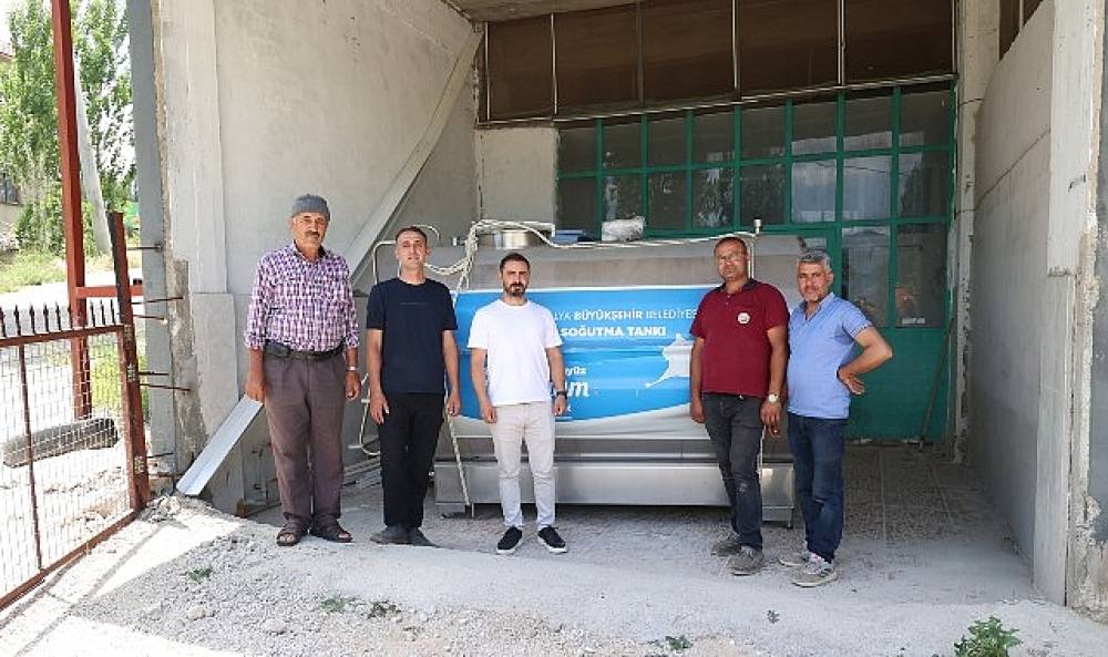 B&uuml;y&uuml;kşehir'in &uuml;reticilere ekipman destekleri s&uuml;r&uuml;yor