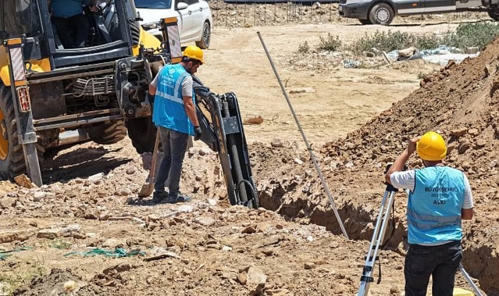 ASKİ T&uuml;m İl&ccedil;elerde Altyapı Yatırımlarını S&uuml;rd&uuml;r&uuml;yor