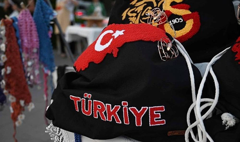 Kemer'de "&Uuml;reten ev hanımları" kermesi