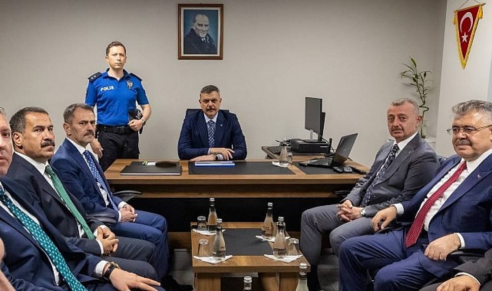 Bakan &Ccedil;ift&ccedil;i, B&uuml;y&uuml;kşehir'in vizyon projelerini yerinde inceledi