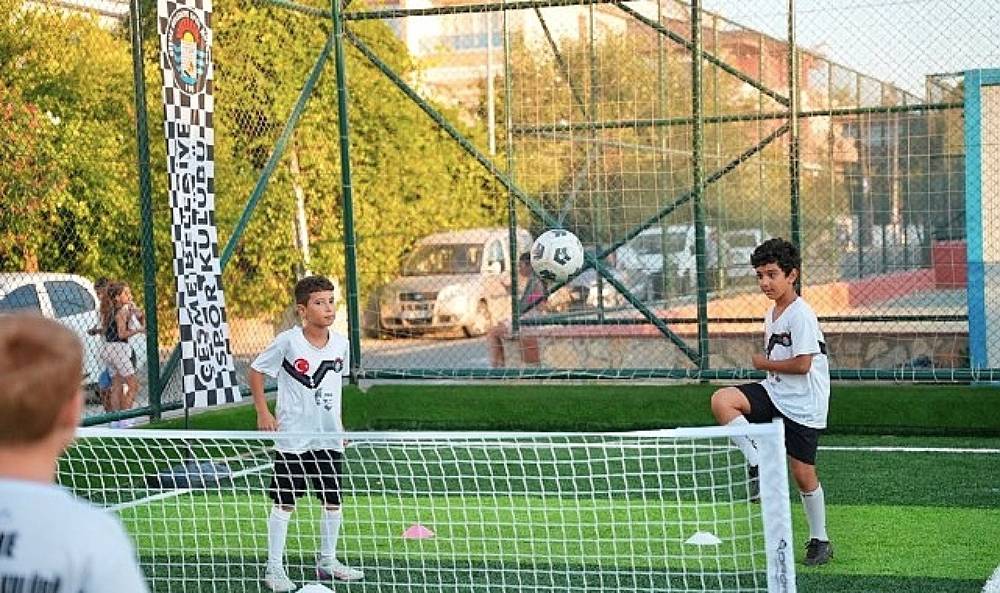 Sahalar yenilendi: &Ccedil;eşme'nin mahallelerinde spor şenliği başladı