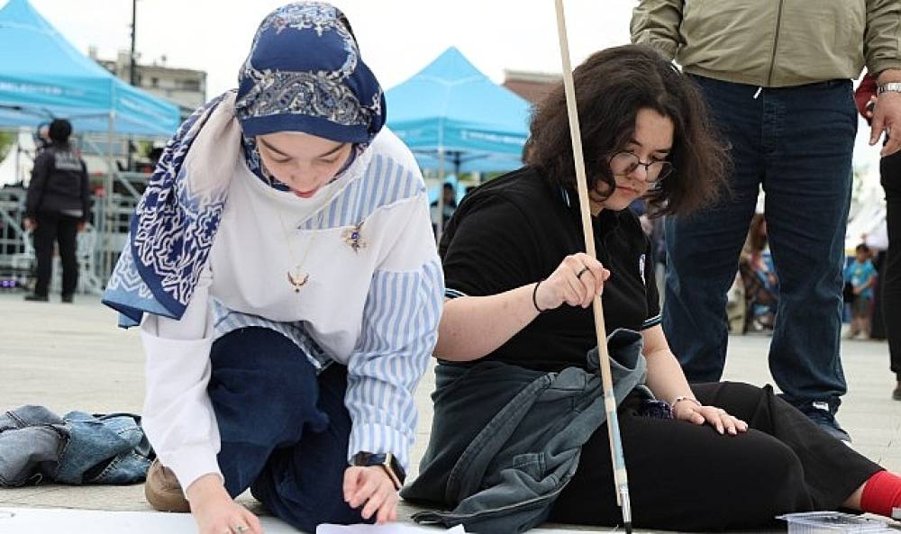 Gen&ccedil;liğin enerjisi EnFest'te resimlere yansıdı
