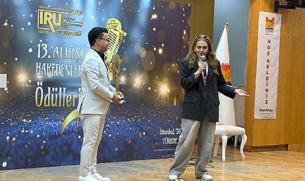 Almina Besra Babar'a b&uuml;y&uuml;k onur