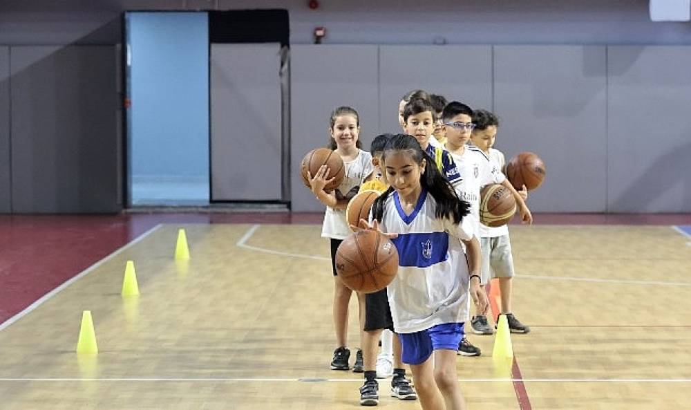Konak'ın &uuml;cretsiz yaz spor okullarında kayıt d&ouml;nemi başladı