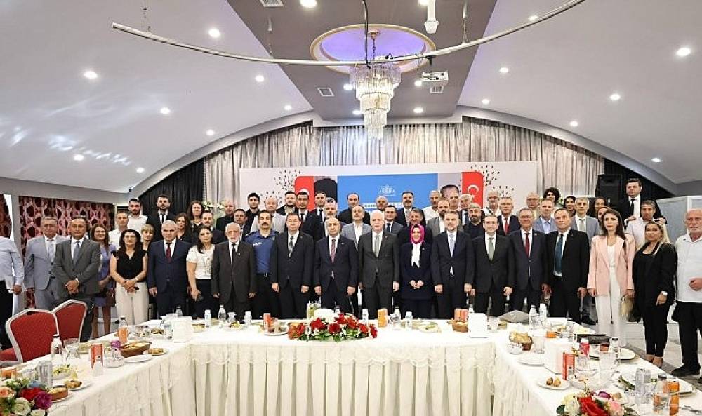 Vali G&uuml;l Bayrampaşa'da yoğun temaslarda bulundu