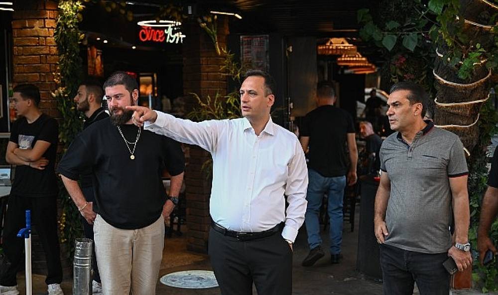 Başkan Eşki'den, Bornova'nın kalbinde sabah temizliği