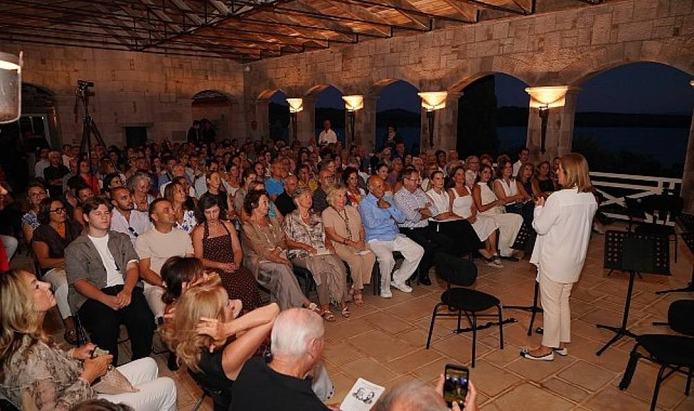 Ayvalık'ta AIMA M&uuml;zik Festivali sanatseverleri buluşturdu