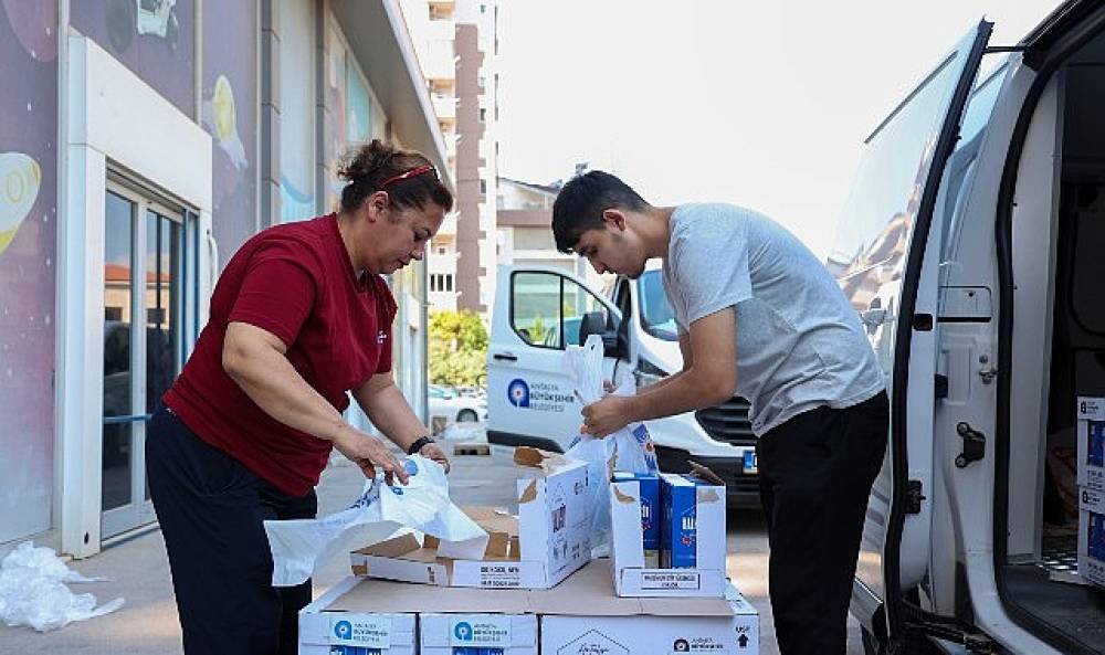 Antalyalı &ccedil;ocuklar Halk S&uuml;tle b&uuml;y&uuml;yor