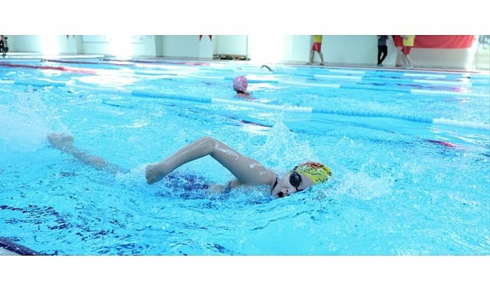 Osmangazi Belediyesi'nden 23 Nisan'a &Ouml;zel Y&uuml;zme Şenliği