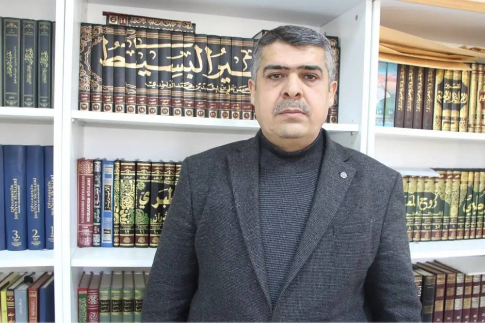 PROF. DR. AHMET TEKİN’DEN TARTIŞILACAK FUTBOL AÇIKLAMASI: “TAKIM TUTMAK BOŞ BİR OYALAMA ARACI OLABİLİR”