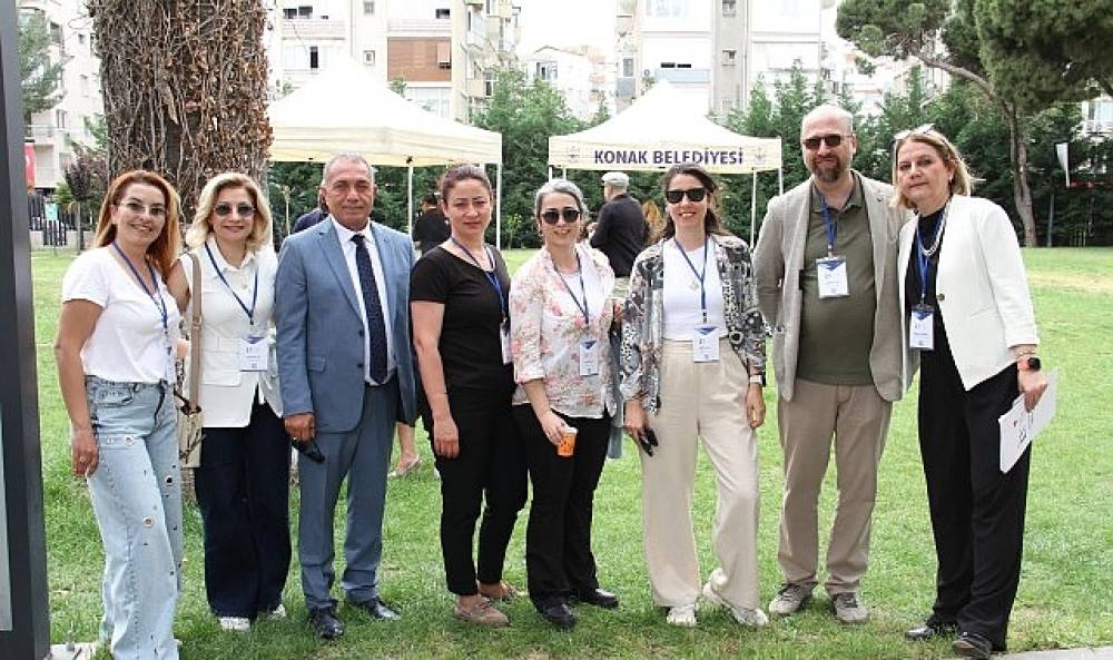 Gen&ccedil;liğin G&ouml;r&uuml;nmeyen Yarasına İzmir'den G&uuml;&ccedil;l&uuml; Dokunuş: &ldquo;G&ouml;r&uuml;nmeyeni G&ouml;rmek"