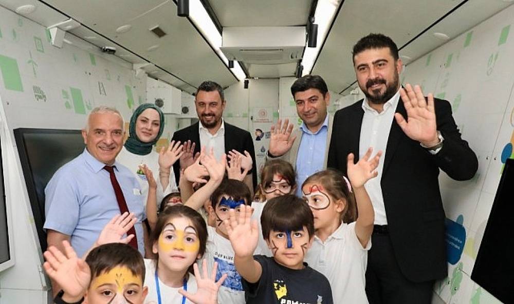 İETT'den &Ouml;ğrencilere Anlamlı Destek