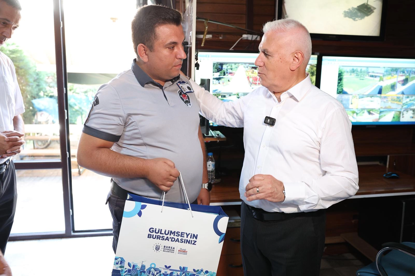Kahraman Güvenlik Görevlisine Ziyaret