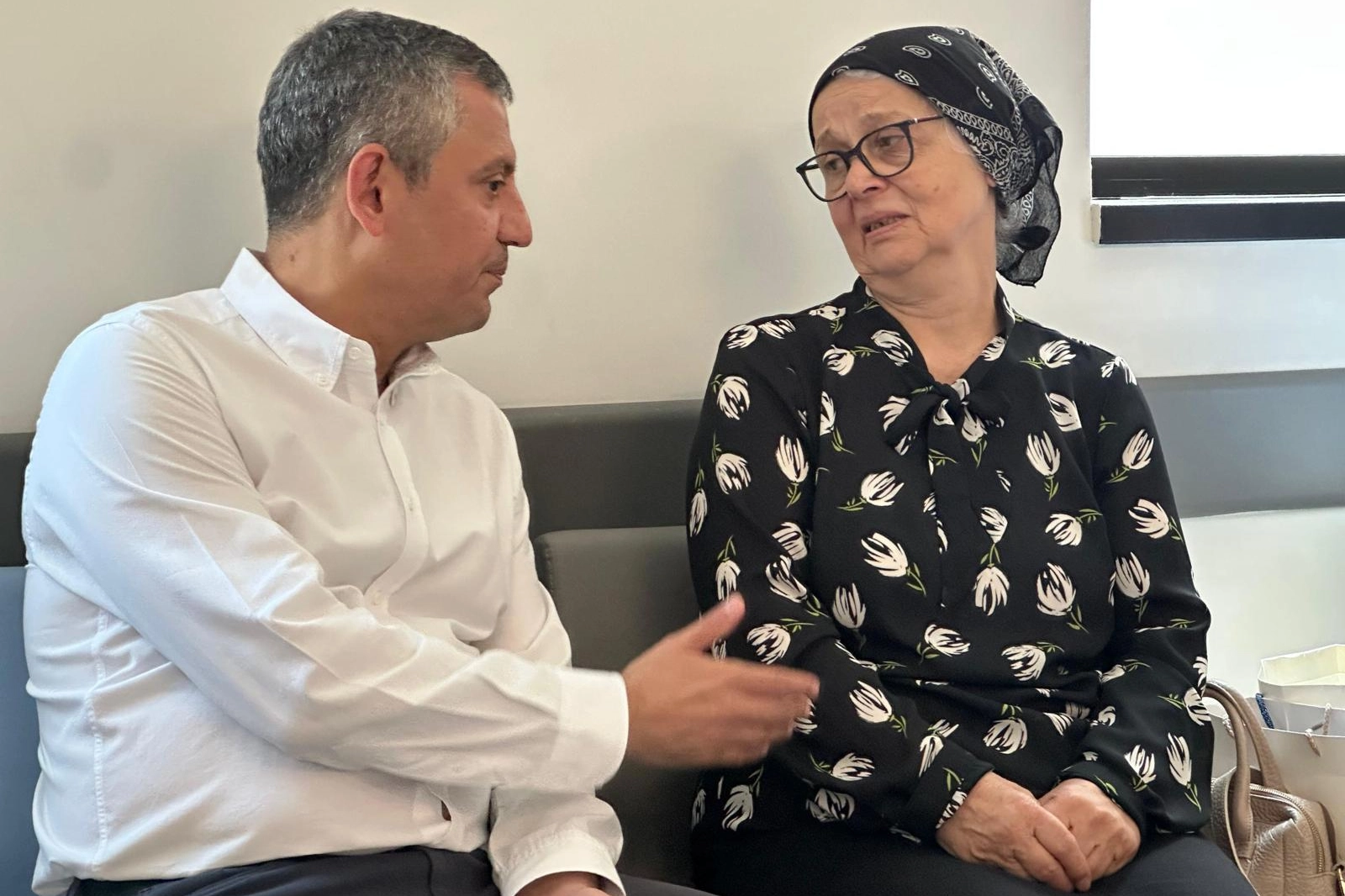 CHP Liderinden Anlamlı Ziyaret: Kalpler Birleşti