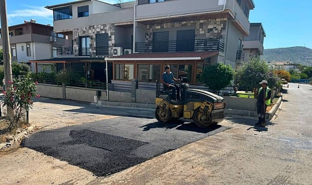 Yenifo&ccedil;a Değirmendere Caddesi'nde Asfalt &Ccedil;alışmaları T&uuml;m Hızıyla S&uuml;r&uuml;yor