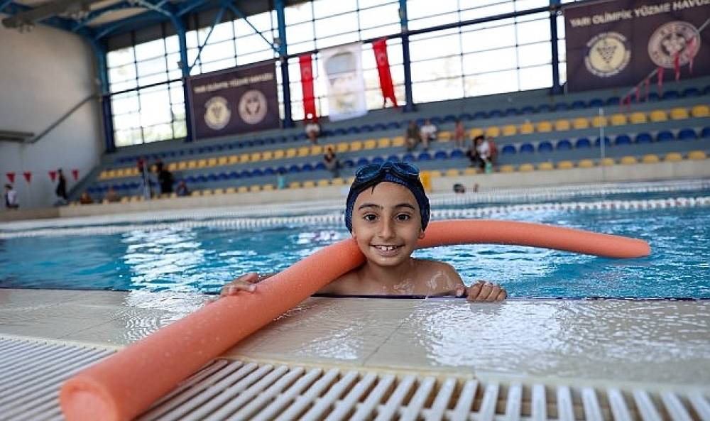 Minik y&uuml;z&uuml;c&uuml;ler Buca'da yetişiyor