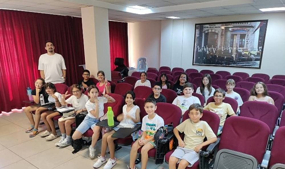 Gençlik Tiyatrosu Yeni Sezona Başladı