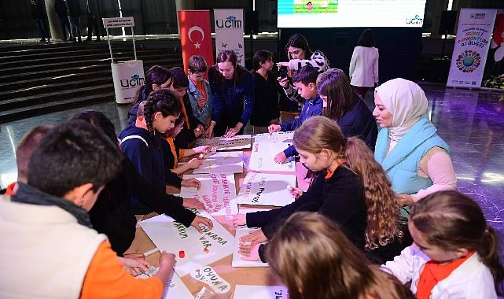 Osmangazi'de Çocuk Hakları Günü Renkli Pankartlarla Kutlandı