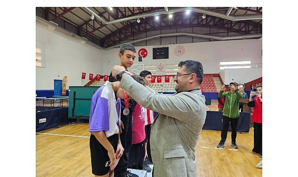 Gölcük'te Atatürk Haftası Masa Tenisi Turnuvası Sona Erdi