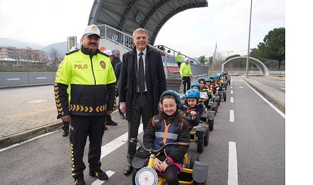Oyak Renault'dan Gelecek İ&ccedil;in G&uuml;venli Adımlar Projesi