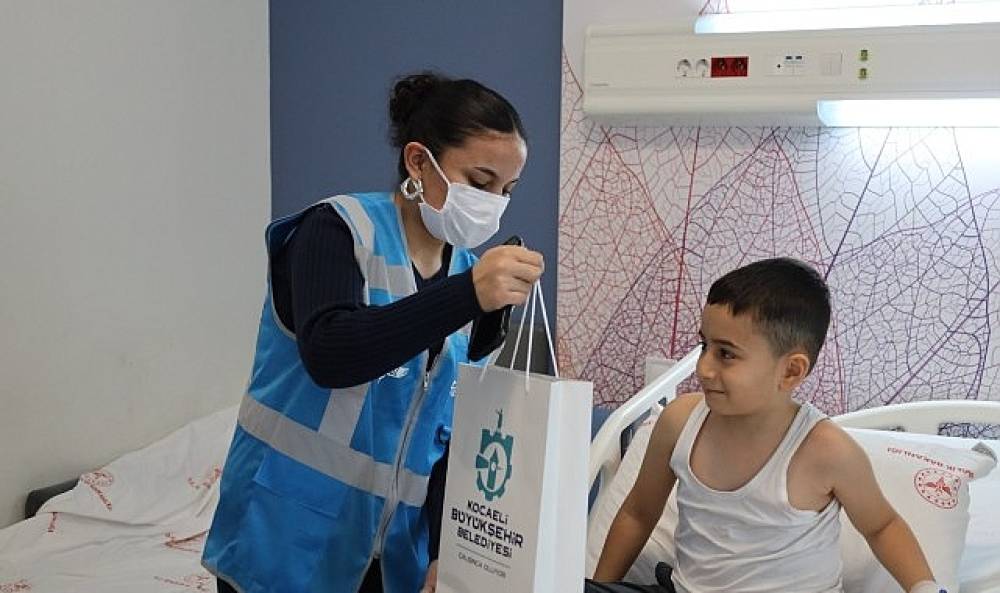 İyilik Kılavuzu'nda g&ouml;n&uuml;lleri ısıtan hastane ziyareti   