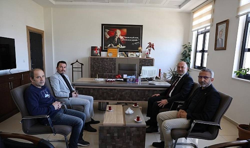 Geyve Belediye Başkanı Sel&ccedil;uk Yıldız'dan Okullara Moral Ziyareti: &Ouml;ğretmenlere G&uuml;l, &Ouml;ğrencilere Başarı Dileği